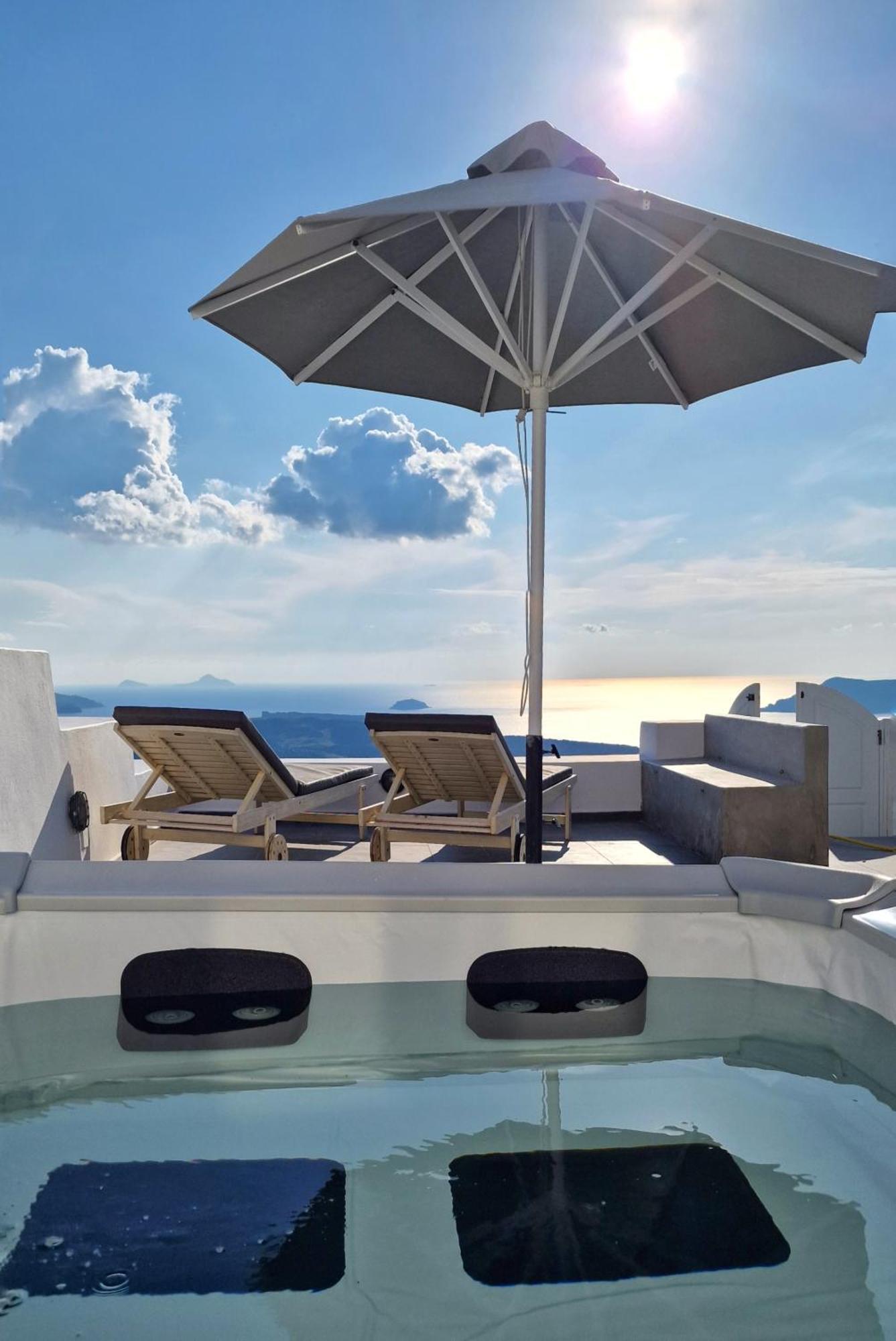Karpimo Horizon - Caldera View With Private Hot Tub Villa ฟิรอสเตฟานี ภายนอก รูปภาพ