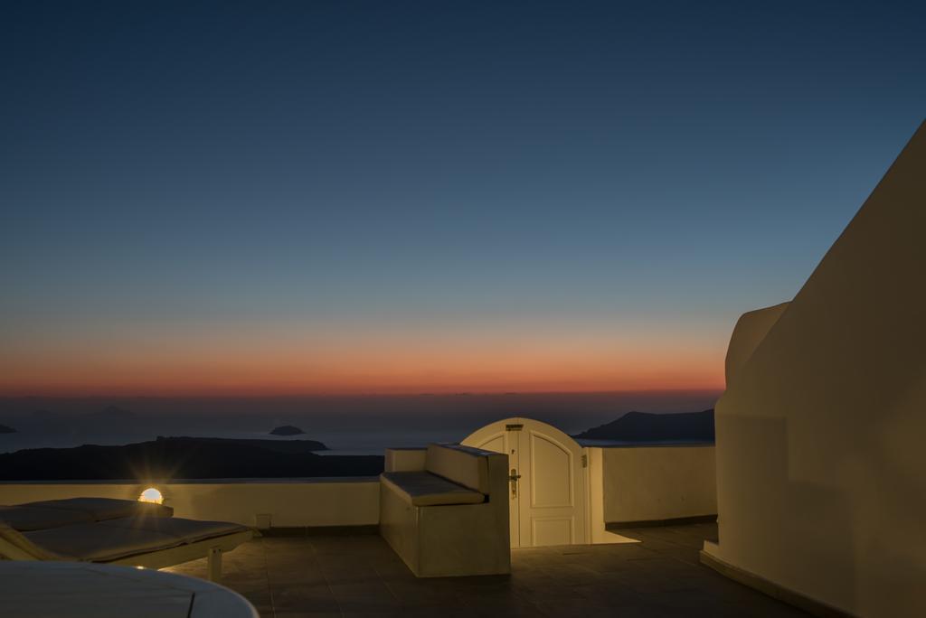 Karpimo Horizon - Caldera View With Private Hot Tub Villa ฟิรอสเตฟานี ห้อง รูปภาพ