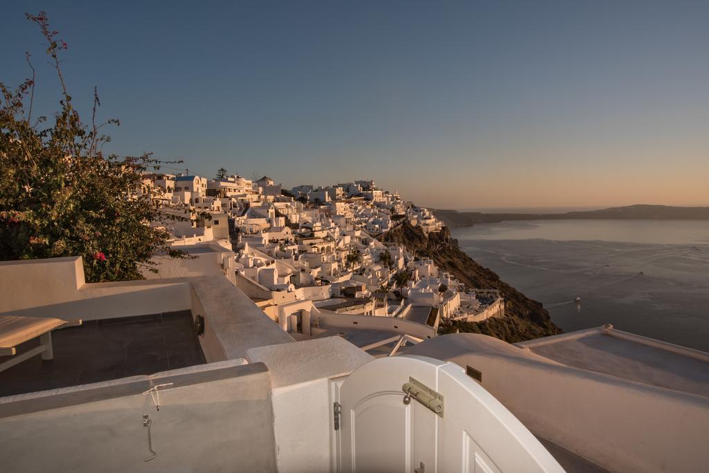 Karpimo Horizon - Caldera View With Private Hot Tub Villa ฟิรอสเตฟานี ภายนอก รูปภาพ